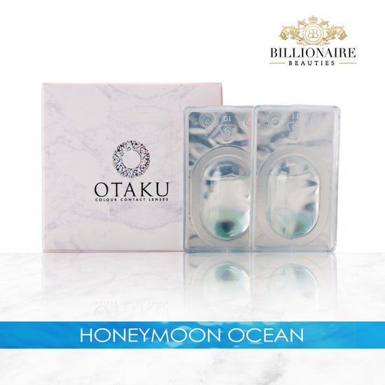 Natural deep blue colored contact lenses with high opacity for a striking yet realistic look.