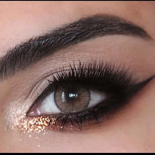 Solotica Natural Colours Ocre colored contact lenses with a warm brown-hazel finish.