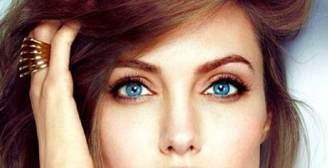 Top 15 Women who Stand Out with their Captivating Eyes