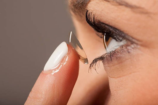 How to Apply Contact Lenses