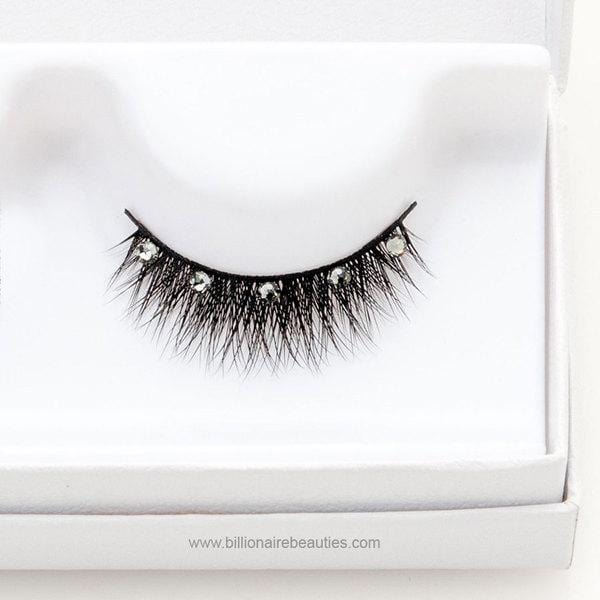 Best natural mink lashes designed for soft, subtle volume with a feather-light feel.