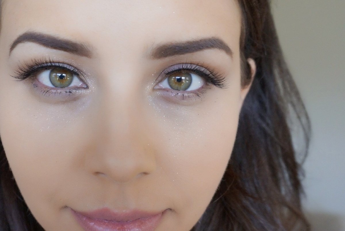 Best lightweight mink lashes with a mix of thin and thick strands for effortless beauty. Light and fluffy.