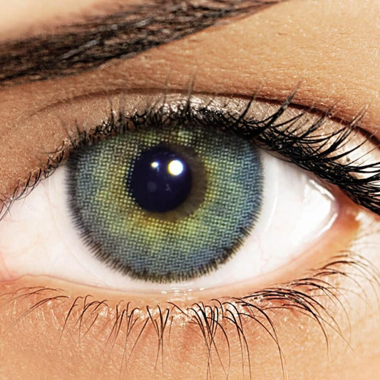 Solotica Natural Colors Quartzo is a yearly lens designed to create a soft but striking blue look with long-lasting comfort.