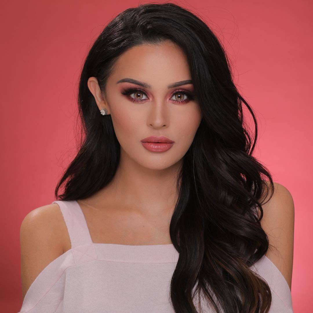 Elegant smoky eye color enhancement with Otaku Smokey Greyyen lenses, ideal for a sophisticated and alluring effect.