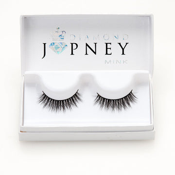 Medusa Mink Lashes with a wispy, fluttery effect for a bold and mysterious eye look.