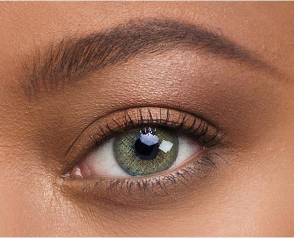 Before and after transformation with Solotica Hidrocor Jade lenses on dark brown eyes.