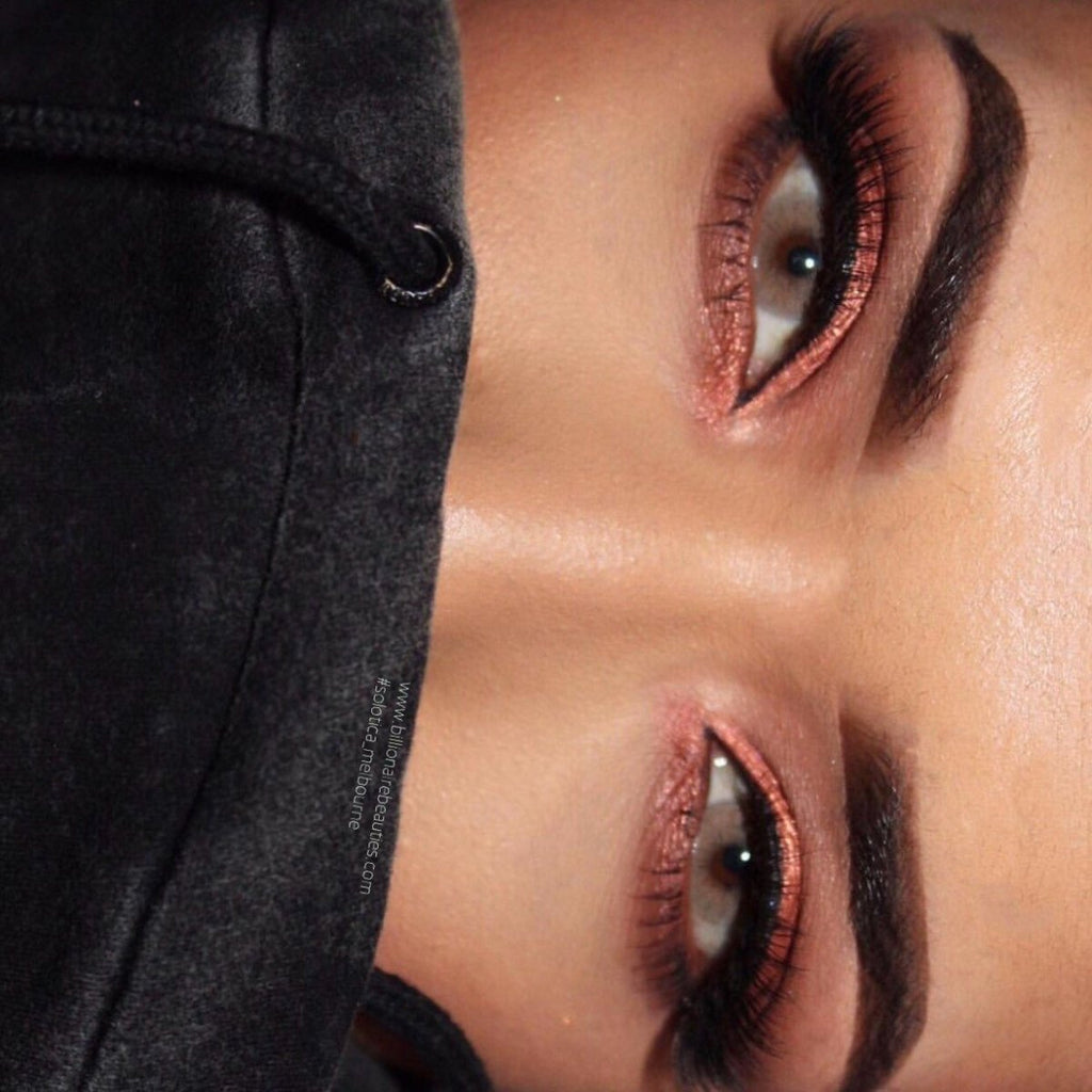Comparison of Solotica Hidrocor Ocre lenses against natural hazel eye color for a soft enhancement